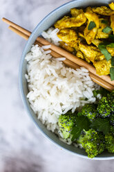 Rice with chicken curry and broccoli - GIOF06016