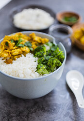 Rice with chicken curry and broccoli - GIOF06018