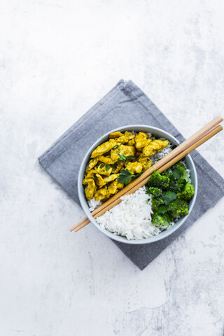 Reis mit Hühnercurry und Brokkoli, lizenzfreies Stockfoto