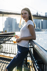 Young woman exploring New York City, looking at Brooklyn Bridge - GIOF06075