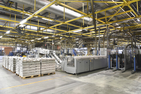 Maschinen für Transport- und Sortieranlagen in einer Druckerei, lizenzfreies Stockfoto