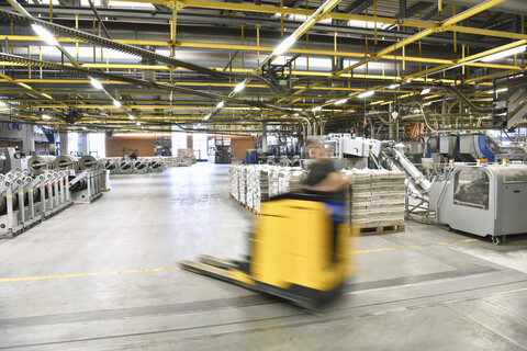 Maschinen und Technik in einer Druckerei, lizenzfreies Stockfoto