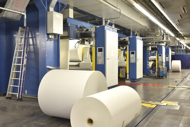 Printing shop: paper rolls at printing presses - SCHF00487