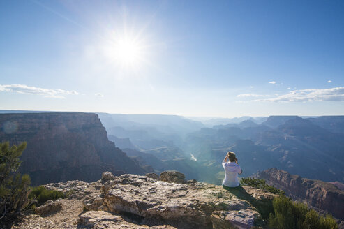 USA, Arizona, woman enjoying desert view over Grand Canyon - RUNF01715