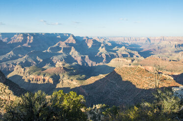 USA, Arizona, Blick auf den Grand Canyon im Nachmittagslicht - RUNF01716