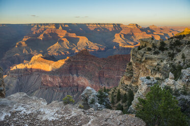 USA, Arizona, Sonnenuntergang über dem Grand Canyon - RUNF01717