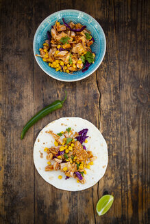 Wraps with marinated jackfruit, maize, red cabbage, coriander, lime and chili - LVF07948