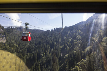 Deutschland, Bayern, Chiemgau, Kampenwand-Seilbahn - MAMF00505