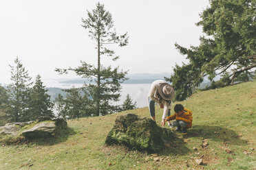 Mother and son playing in nature - CMSF00004