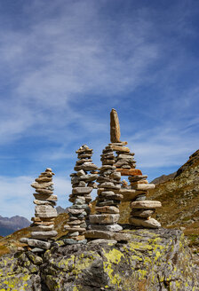 Austria, Vorarlberg, Klostertal, Silvretta, cairns at trail - WWF04974