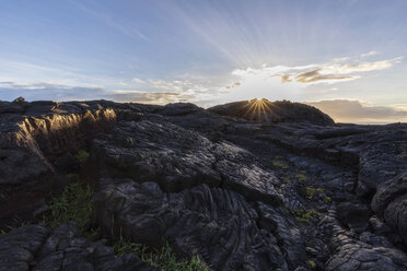 USA, Hawaii, Big Island, Volcanoes National Park, Lavastrukturen bei Sonnenaufgang - FOF10551