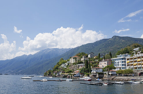 Switzerland, Ascona, Lake Maggiore, lakeshore - GWF06039