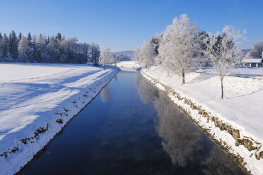 Deutschland, Bayern, Oberbayern, Alpenvorland, Loisach-Isar-Kanal im Winter - SIEF08549