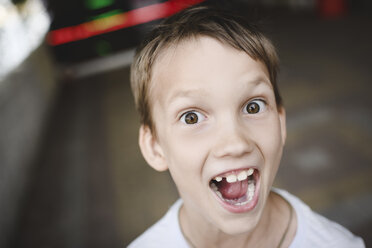 Portrait of excited boy screaming - EYAF00119