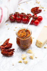 Ingredients of tomato pesto - LVF07964