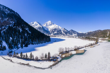 Austria, Tyrol, Ammergau Alps, Heiterwanger See in winter, aerial view - STSF01888