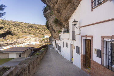 Spain, Andalusia, Province of Cadiz, Setenil de las Bodegas, alley - TAMF01244