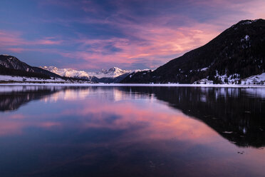 Italy, South Tyrol, Alps, Haidersee at sunset - STSF01903