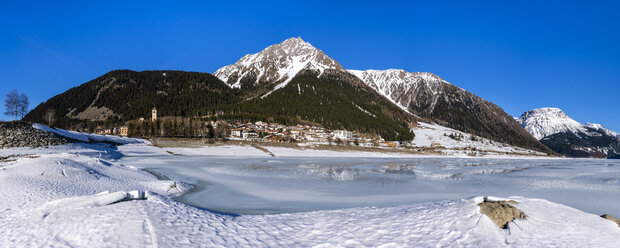 Italien, Vinschgau, Reschen, Reschensee im Winter - STSF01907