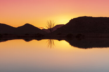 Südafrika, Kapstadt, Landschaft, See bei Sonnenuntergang - ZEF16135