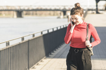 Young woman on the phone in the city - UUF17054