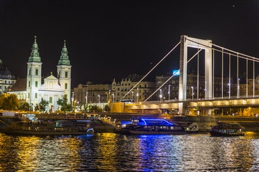 Ungarn, Budapest, Stadtansicht bei Nacht - RUNF01763