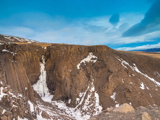 Island, Litlanesfoss-Wasserfall im Winter gefroren - TAMF01265