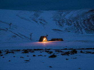 Island, in der Nähe des Kraftwerks Krafla bei Nacht im Winter - TAMF01268