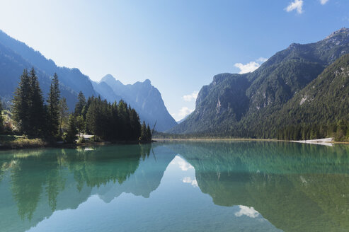 Italien, Südtirol, Dolomiten, Toblacher See - GWF06053