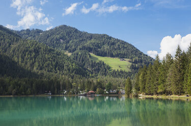 Italien, Südtirol, Dolomiten, Toblacher See - GWF06059