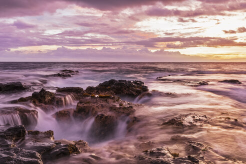 USA, Hawaii, Big Island, Kona, Pele's Well, Blowhole bei Sonnenuntergang - FOF10587