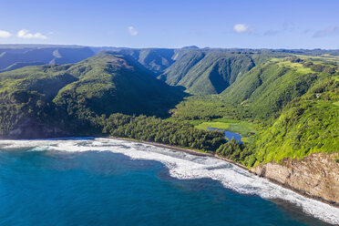 USA, Hawaii, Big Island, Pazifischer Ozean, Pololu Valley Lookout, Pololu Valley und Black Beach, Luftaufnahme - FOF10603