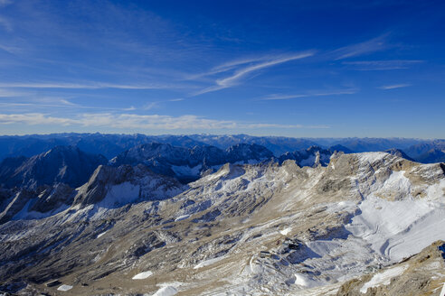 Deutschland, Bayern, Alpen, Blick von der Zugspitze über den Schneeferner - LBF02528