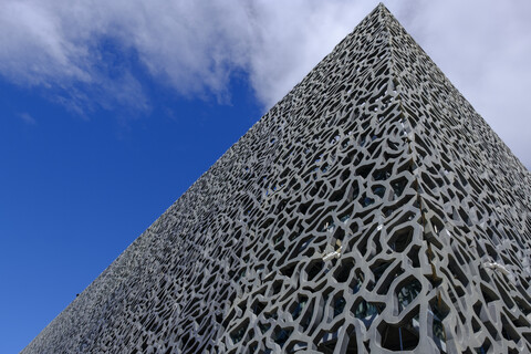 Frankreich, Marseille, moderne Fassade des Museums für europäische und mediterrane Zivilisationen, MuCEM, lizenzfreies Stockfoto