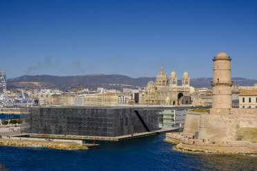 Frankreich, Marseille, Altstadt, Blick auf den alten Hafen vom Pharo-Palast - LBF02553