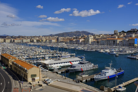 Frankreich, Marseille, kleine Fähre im alten Hafen, lizenzfreies Stockfoto