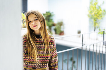 Portrait of smiling girl wearing patterned pullover - ERRF00994