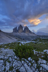 Italien, Sextner Dolomiten, Drei Zinnen bei Sonnenuntergang, Naturpark Drei Zinnen, Unesco Weltnaturerbe - RUEF02136