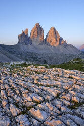 Italien, Sextner Dolomiten, Drei Zinnen bei Sonnenaufgang, Naturpark Drei Zinnen, Unesco Weltnaturerbe - RUEF02140