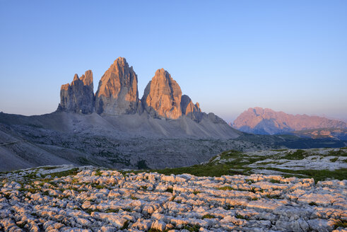 Italien, Sextner Dolomiten, Drei Zinnen bei Sonnenaufgang, Naturpark Drei Zinnen, Unesco Weltnaturerbe - RUEF02141