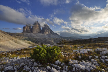 Italy, Sexten Dolomites, Tre Cime di Lavaredo, Nature Park Tre Cime, Unesco World Heritage Natural Site - RUEF02153