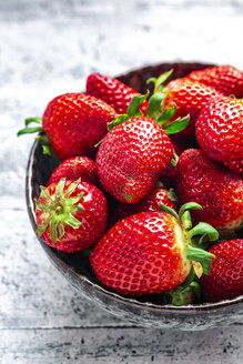 Schale mit frischen Erdbeeren - SARF04229