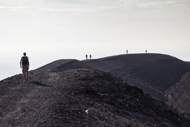 Aeolian Islands, Vulcano, Panoramic view from volcano, hikers at volcanic crater - MAMF00518