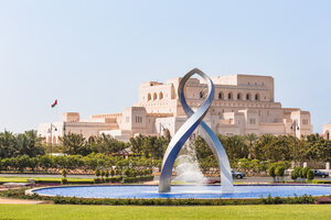 Arches Fountain vor dem Royal Opera House Muscat, Muscat, Oman - WVF01234