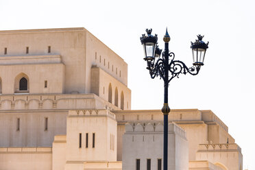 Königliches Opernhaus Muscat mit Straßenlaterne, Muscat Oman - WVF01238