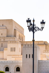 Königliches Opernhaus Muscat mit Straßenlaterne, Muscat Oman - WVF01239