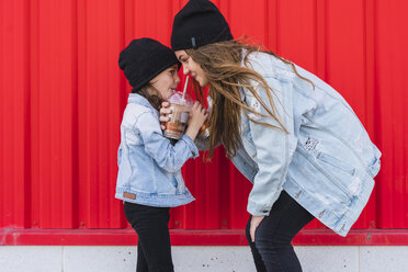 Teenage girl and little sister having fun together - ERRF01149