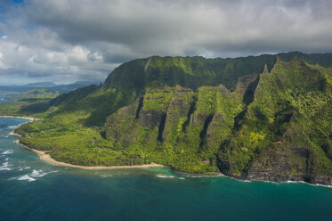 Hawaii, Kauai, Aerial of the Na Pali Coast, Na Pali Coast State Wilderness Park - RUNF01845