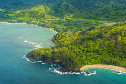 Hawaii, Kauai, Luftaufnahme der Na Pali Küste, Na Pali Coast State Wilderness Park, lizenzfreies Stockfoto