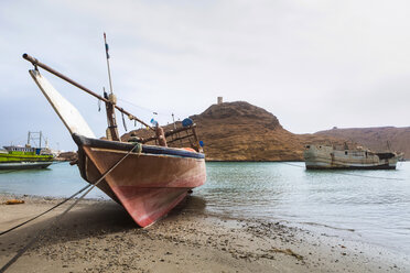 Oman, Sur, alte Boote im Hafen - WVF01295